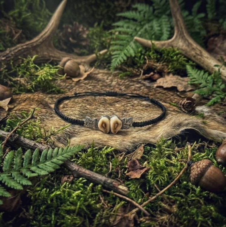 minimal silver bracelet with deer teeth hunting design