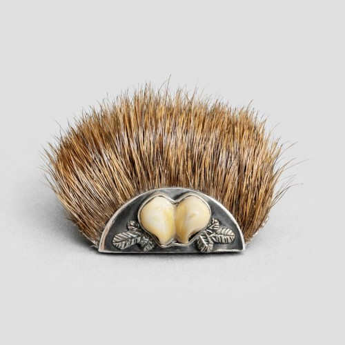 przypinka na kapelusz myśliwski