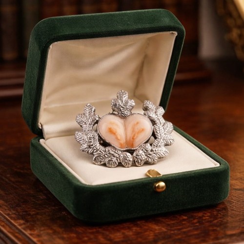 Przypinka myśliwska w pudełu