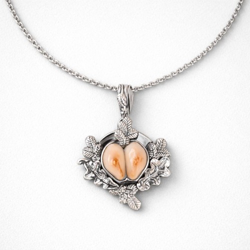 Hunting necklace made from a beautiful pair of hind grandles