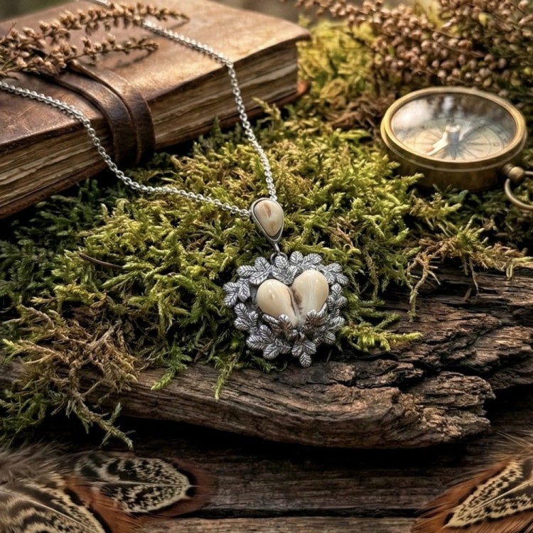 silver hunting necklace
