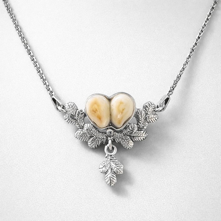 Doe grandle necklace with spruce branches