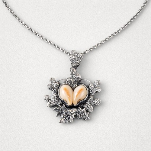 Naszyjnik myśliwski z pięknej pary grandli łani