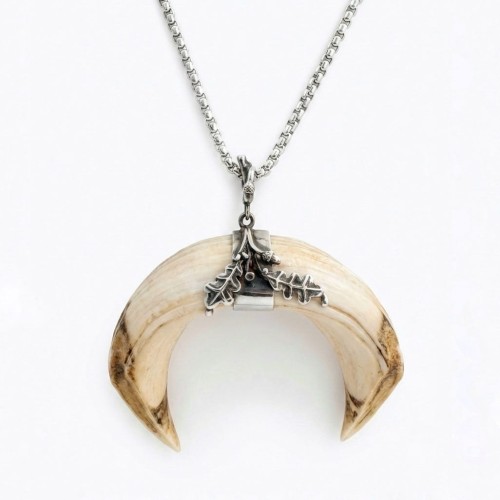Hunting necklace with wild boar tusks and oak ornament