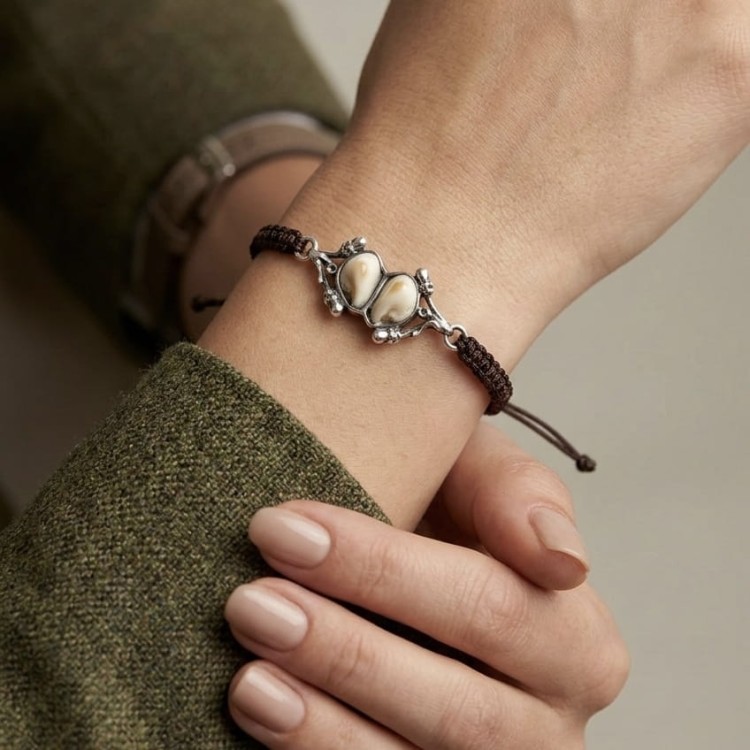 Hunting Bracelet with Deer Grandles