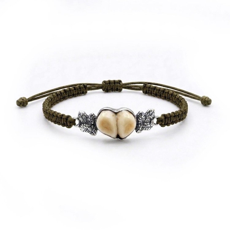 Srebrna bransoletka z grandlami na zielonym sznurku | FOREST TROPHY