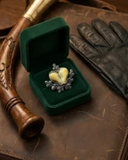 FOREST TROPHY hunting jewelry – silver pin with large stag deer teeth