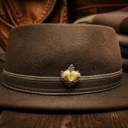 Sterling silver hunting pin with stag deer teeth and leaf motif on a hunter’s hat