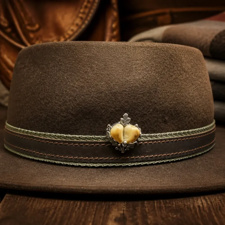 Sterling silver hunting pin with stag deer teeth and leaf motif on a hunter’s hat