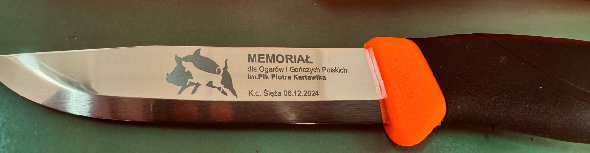 grawerowany nóż mysliwski